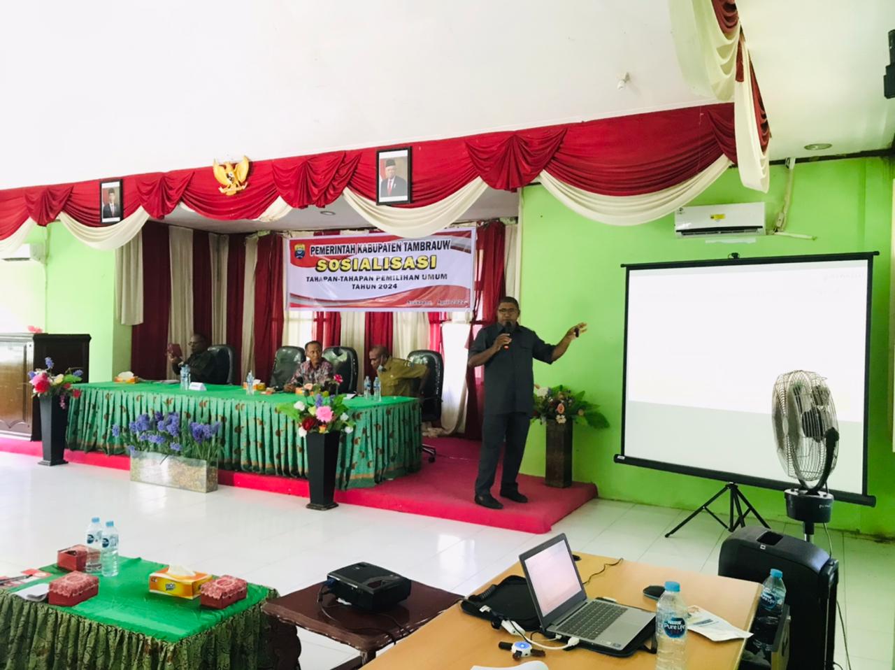 BAWASLU KABUPATEN TAMBRAUW JADI NARASUMBER SOSIALIASI TAHAPAN PEMILU TAHUN 2024